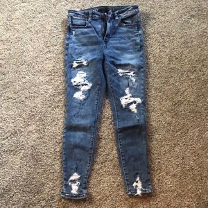 🔵High Waisted Ripped Jeans